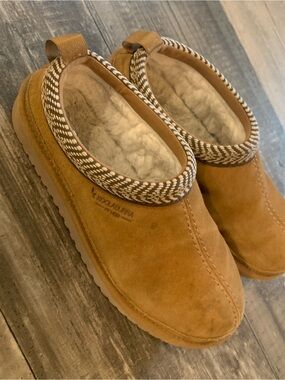 Koolaburra by UGG Suede Slip-On Ankle Booties in Chestnut/Tan